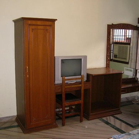 Lloyds Serviced Apartments,Krishna Street,T Nagar Chennai Ruang foto