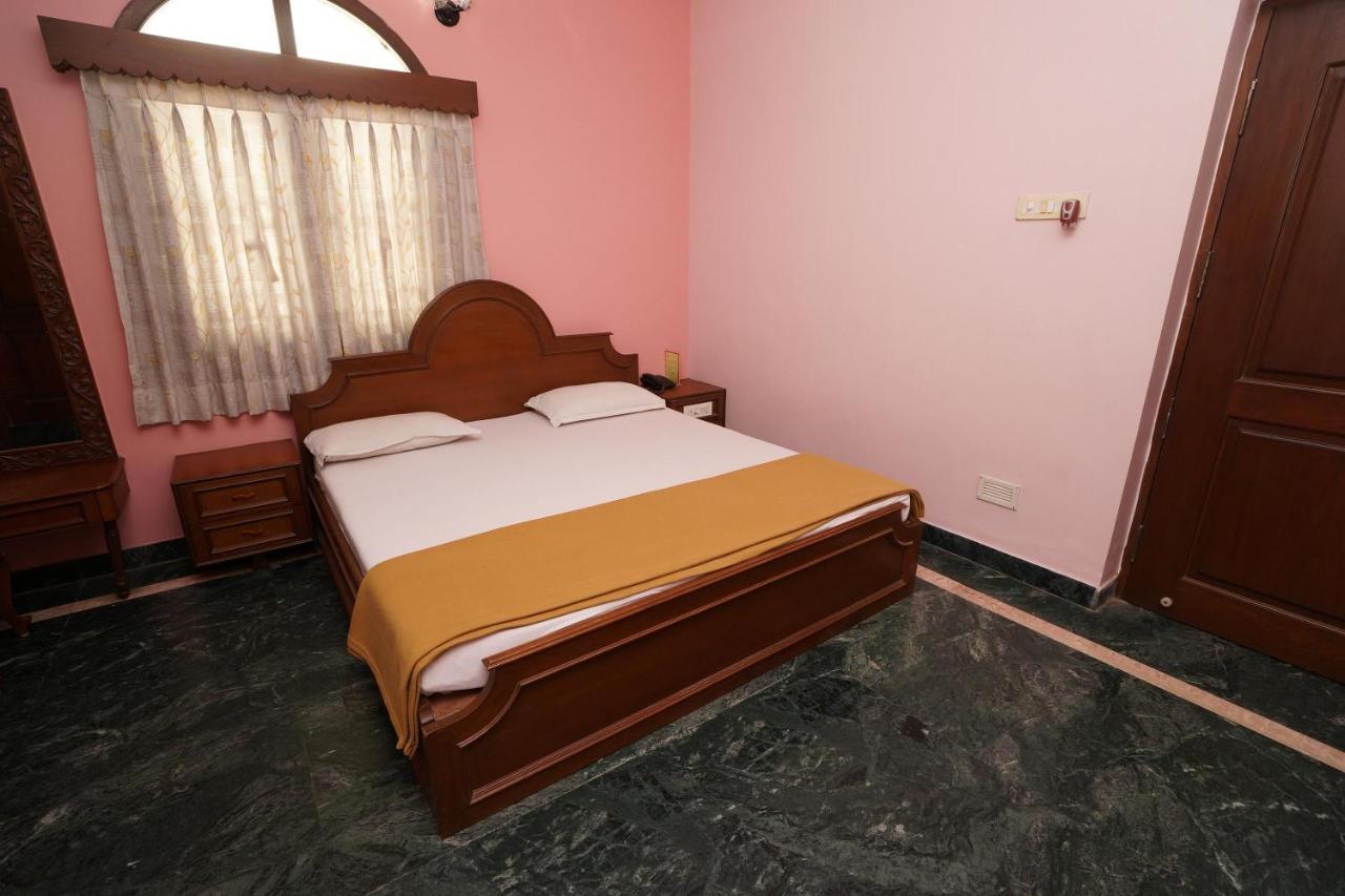 Lloyds Serviced Apartments,Krishna Street,T Nagar Chennai Bagian luar foto
