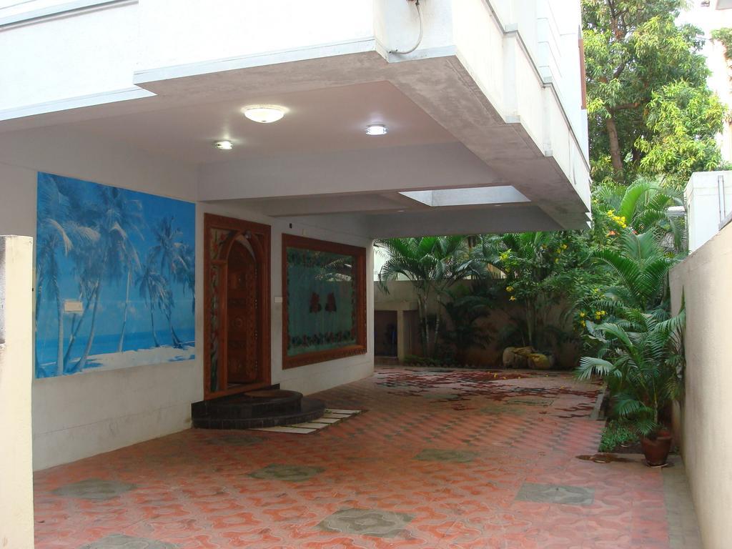 Lloyds Serviced Apartments,Krishna Street,T Nagar Chennai Ruang foto