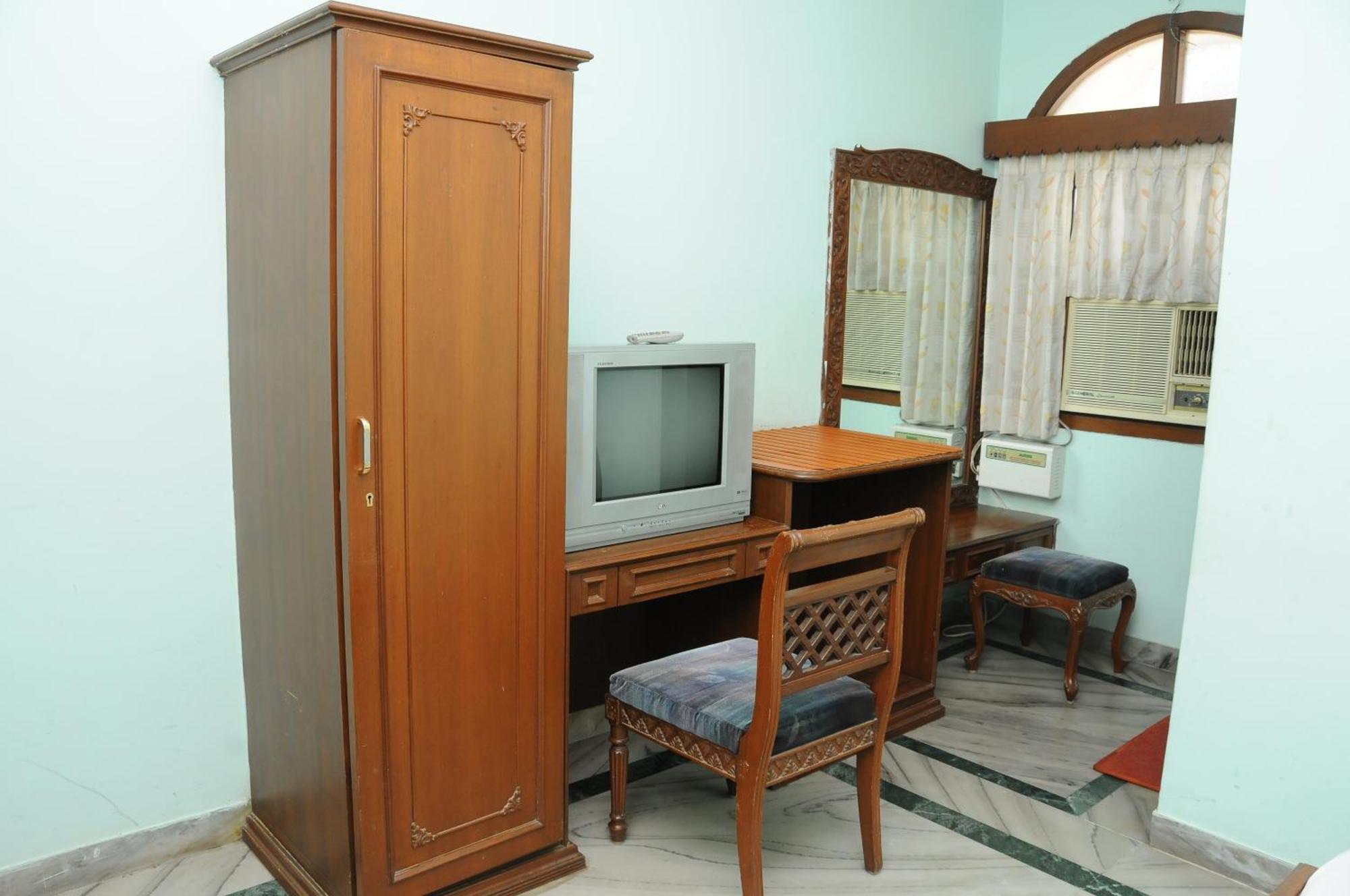 Lloyds Serviced Apartments,Krishna Street,T Nagar Chennai Ruang foto