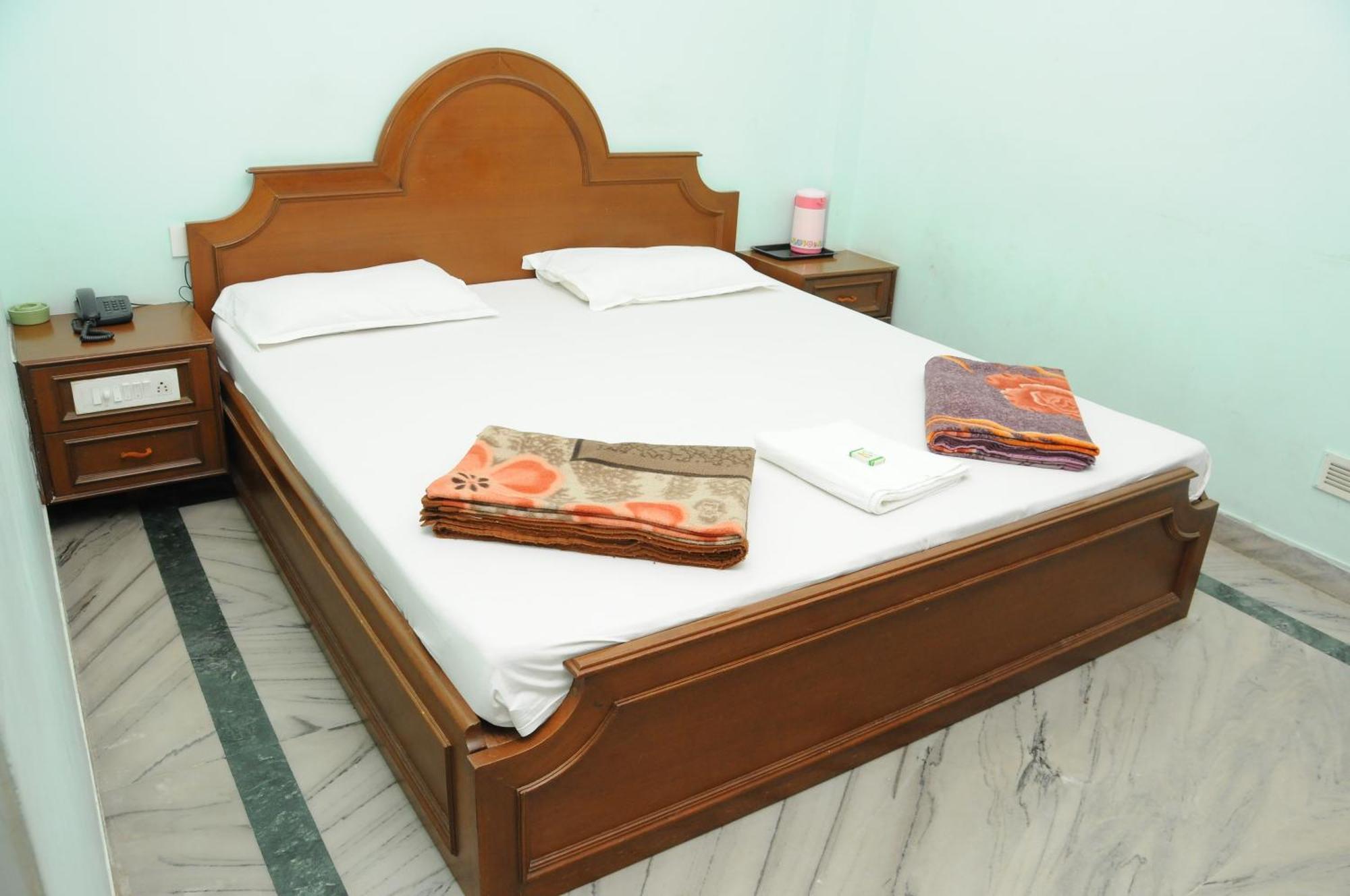 Lloyds Serviced Apartments,Krishna Street,T Nagar Chennai Ruang foto