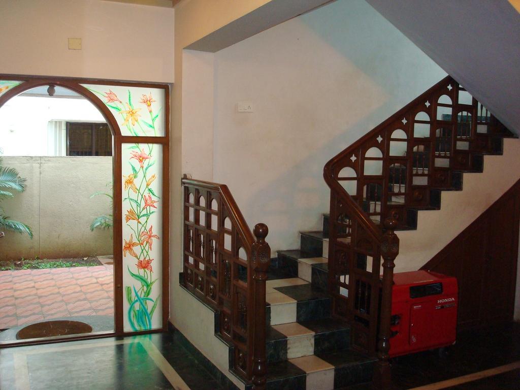 Lloyds Serviced Apartments,Krishna Street,T Nagar Chennai Ruang foto