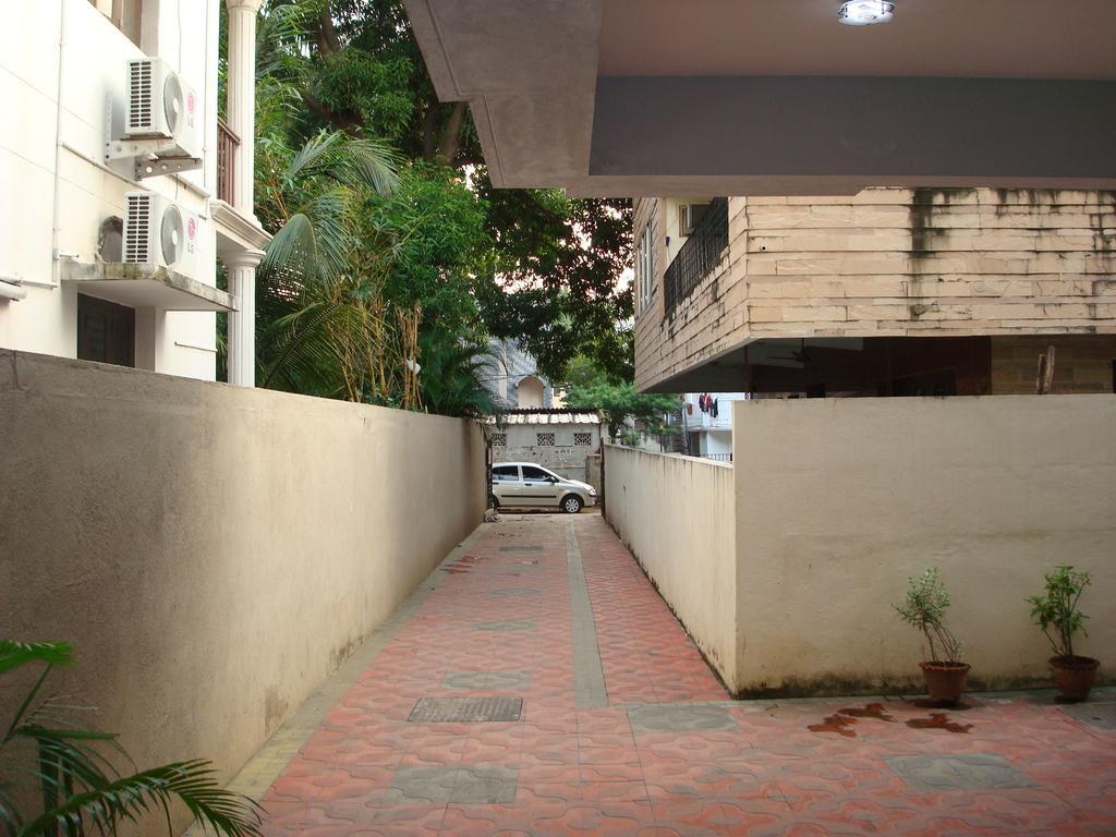 Lloyds Serviced Apartments,Krishna Street,T Nagar Chennai Bagian luar foto