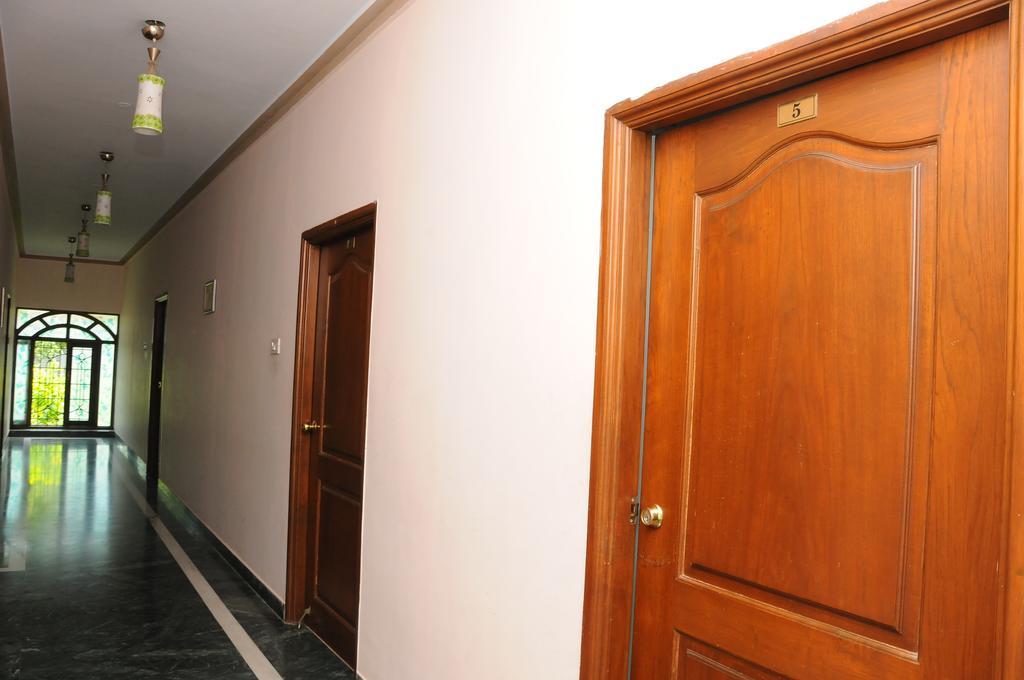 Lloyds Serviced Apartments,Krishna Street,T Nagar Chennai Ruang foto